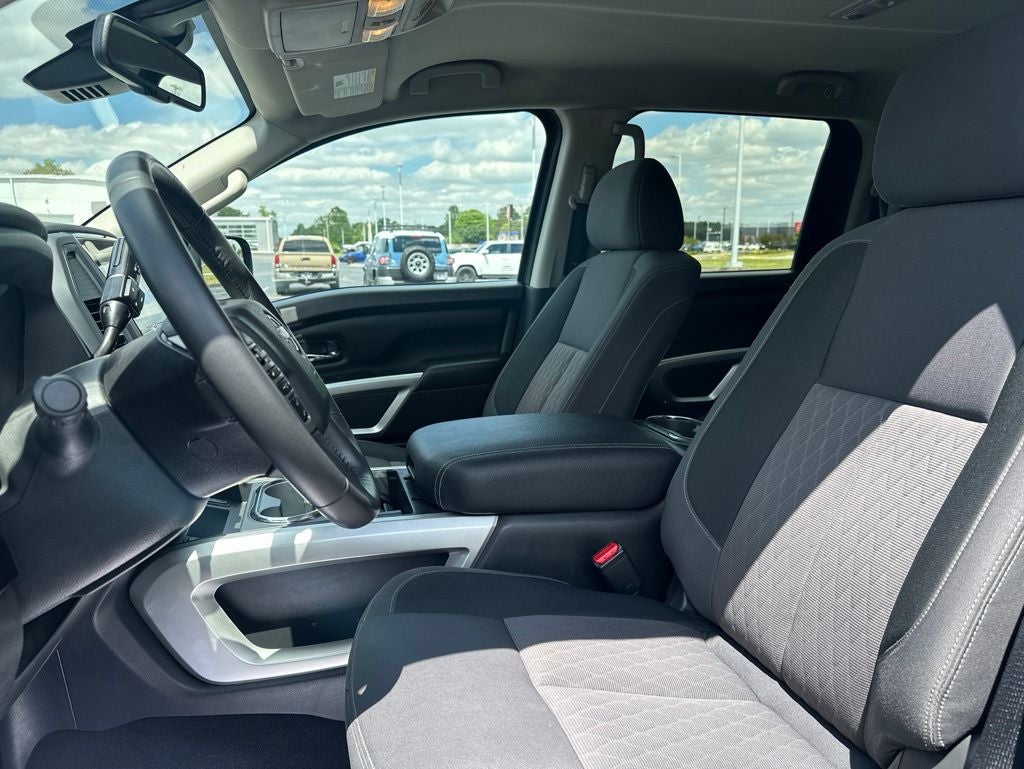 2024 Nissan Titan SV