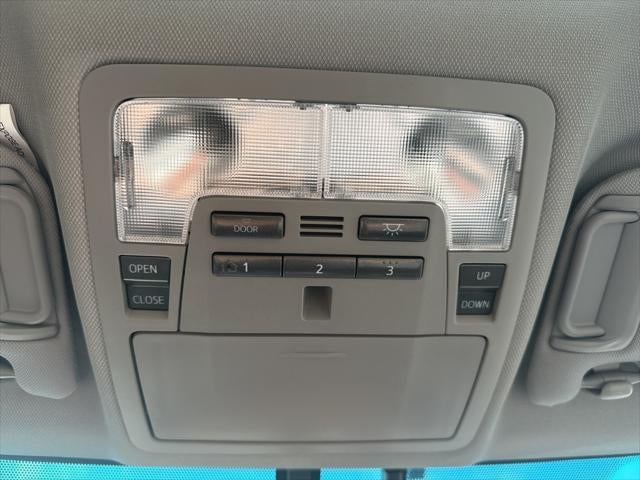 2017 Toyota Camry Hybrid XLE