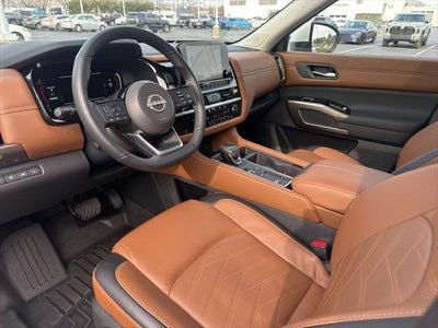 2024 Nissan Pathfinder Platinum