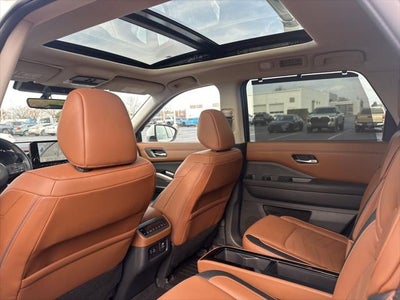 2024 Nissan Pathfinder Platinum