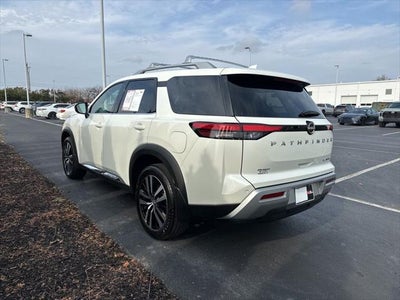 2024 Nissan Pathfinder Platinum