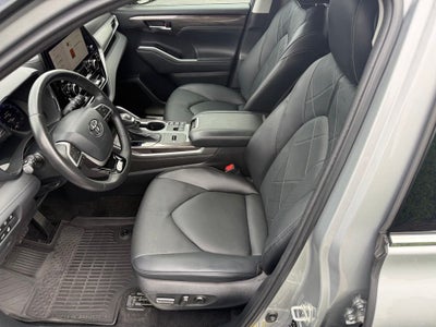 2023 Toyota Highlander Hybrid Platinum