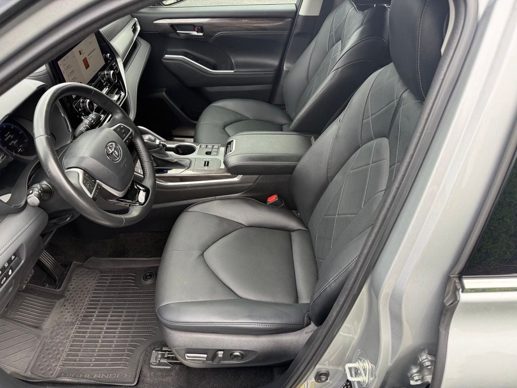 2023 Toyota Highlander Hybrid Platinum