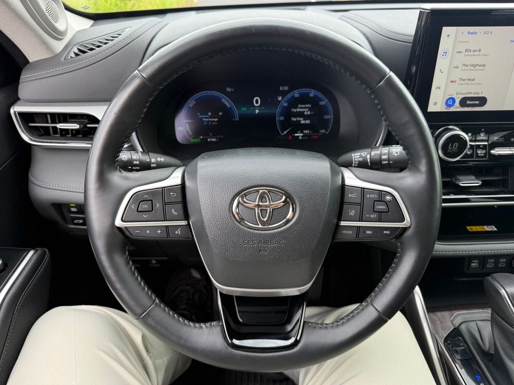 2023 Toyota Highlander Hybrid Platinum