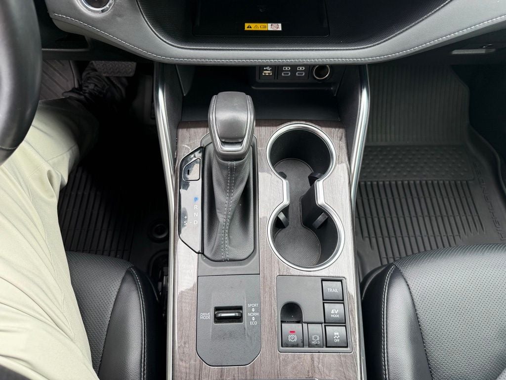 2023 Toyota Highlander Hybrid Platinum
