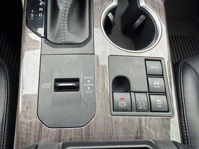 2023 Toyota Highlander Hybrid Platinum