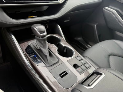 2023 Toyota Highlander Hybrid Platinum