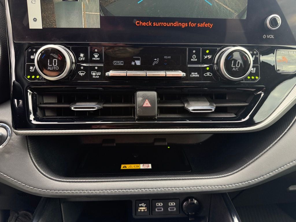 2023 Toyota Highlander Hybrid Platinum
