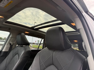 2023 Toyota Highlander Hybrid Platinum