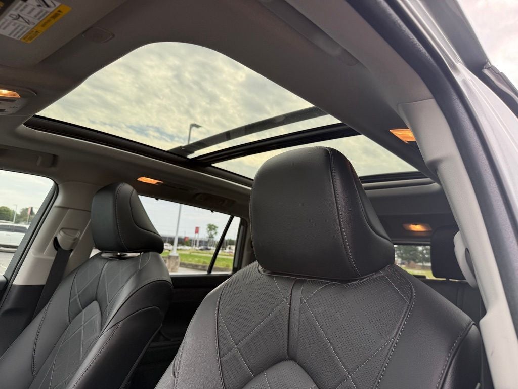 2023 Toyota Highlander Hybrid Platinum