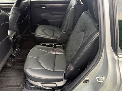 2023 Toyota Highlander Hybrid Platinum