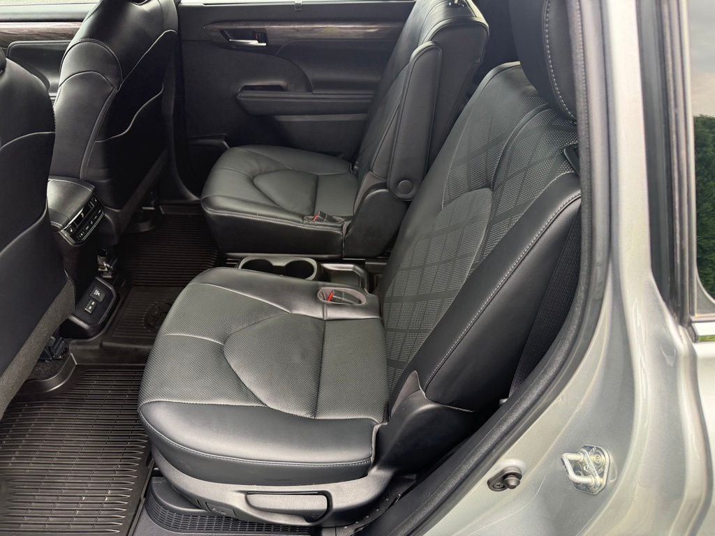2023 Toyota Highlander Hybrid Platinum