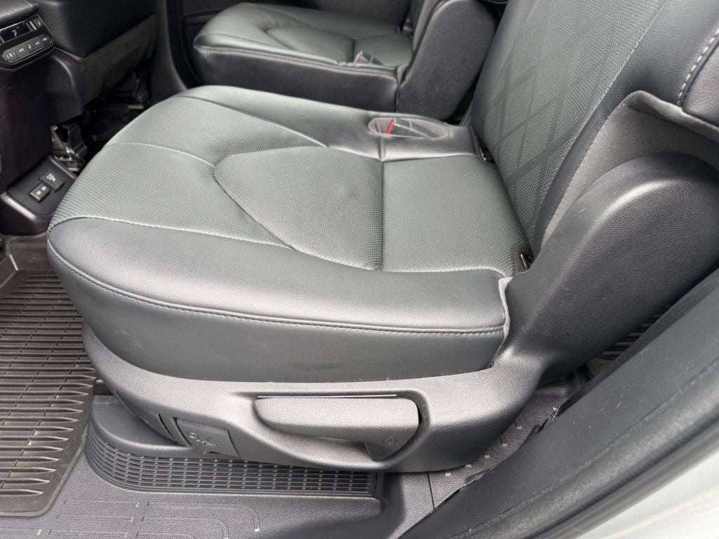 2023 Toyota Highlander Hybrid Platinum
