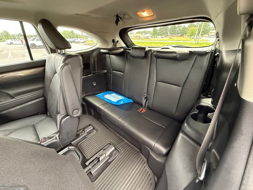 2023 Toyota Highlander Hybrid Platinum