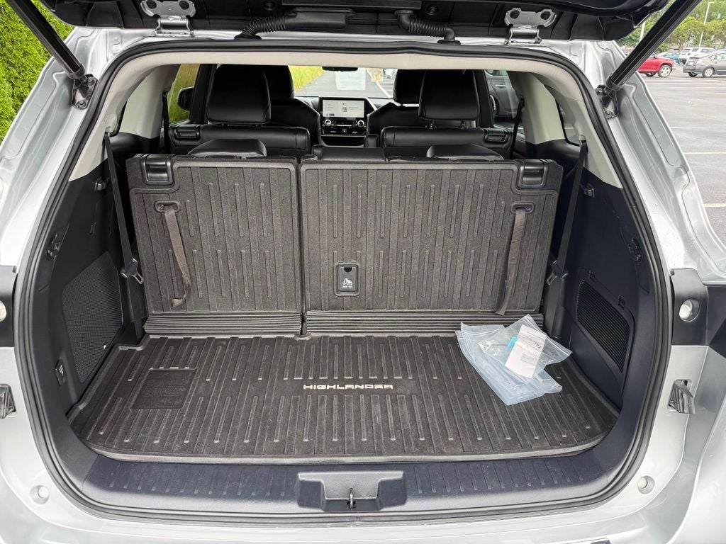 2023 Toyota Highlander Hybrid Platinum
