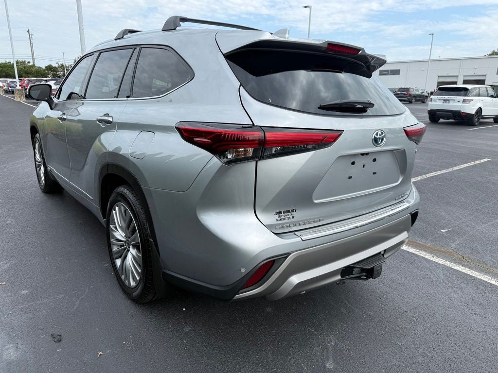 2023 Toyota Highlander Hybrid Platinum