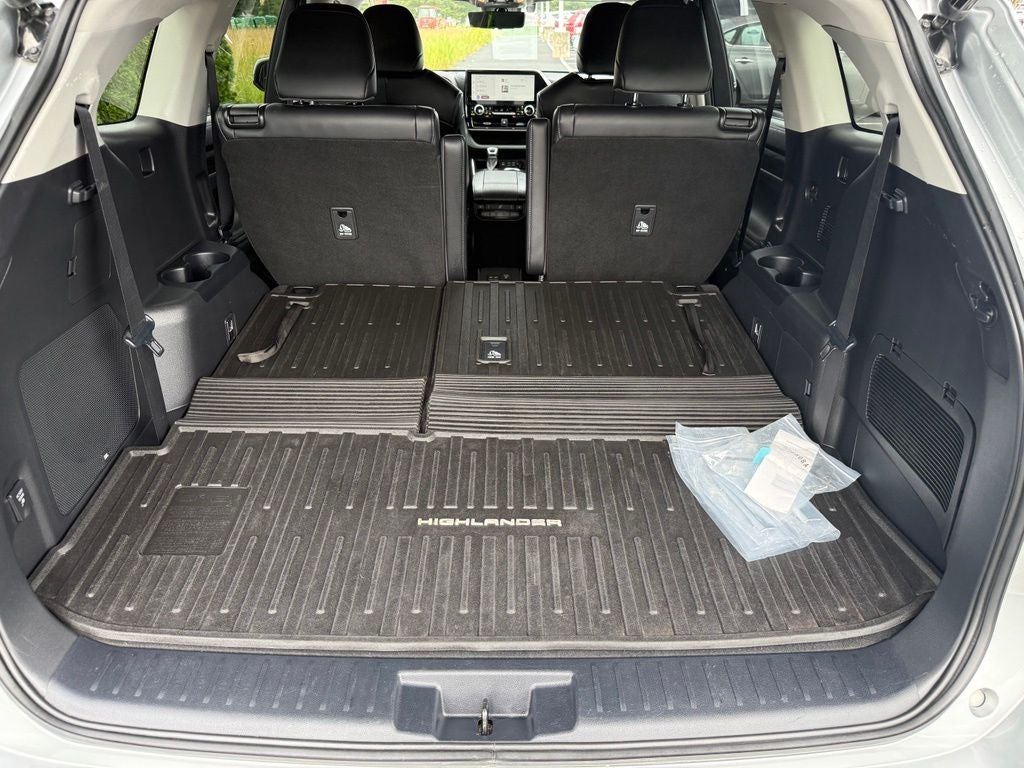 2023 Toyota Highlander Hybrid Platinum