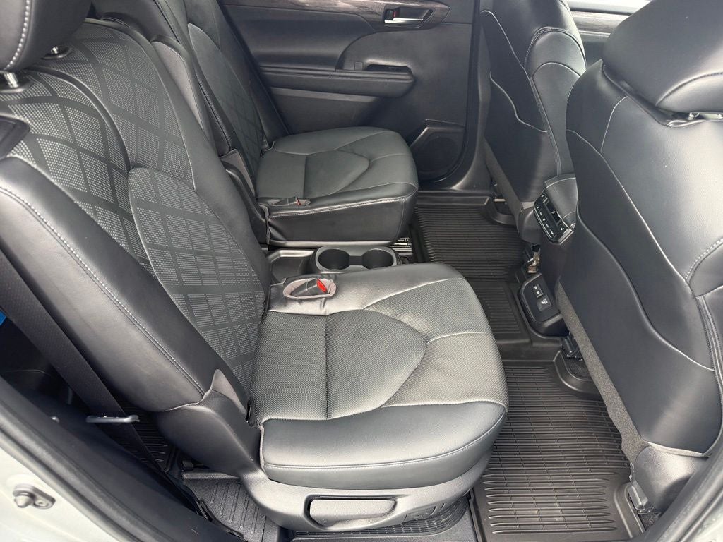 2023 Toyota Highlander Hybrid Platinum