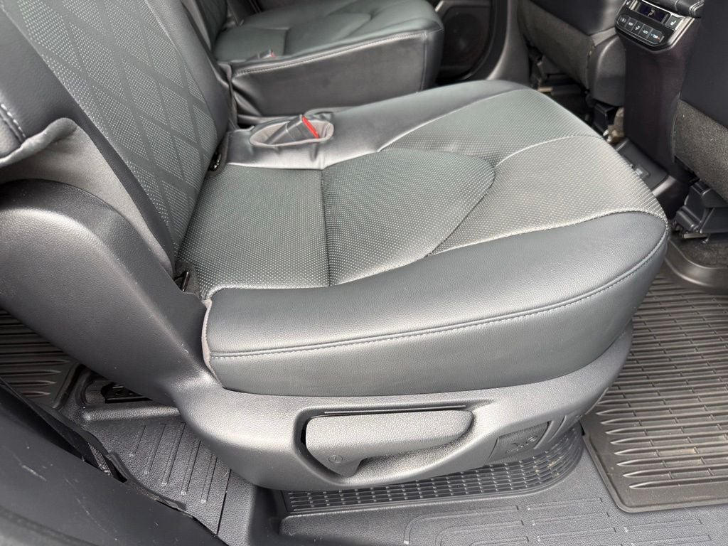 2023 Toyota Highlander Hybrid Platinum