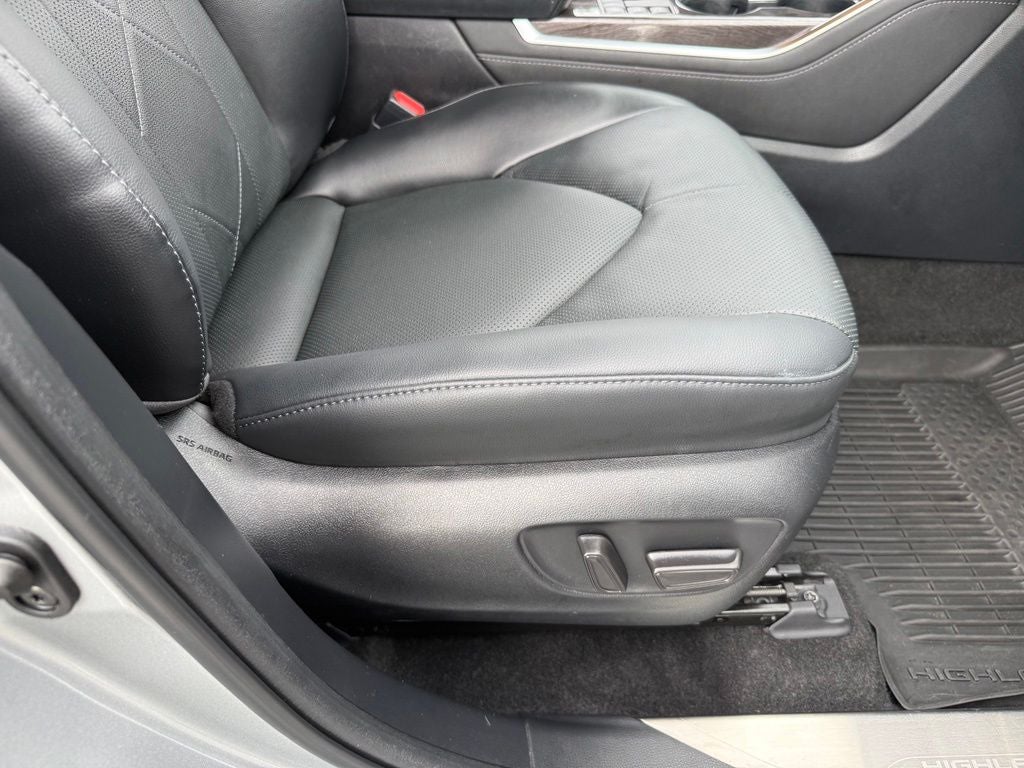 2023 Toyota Highlander Hybrid Platinum