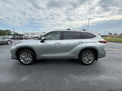 2023 Toyota Highlander Hybrid Platinum