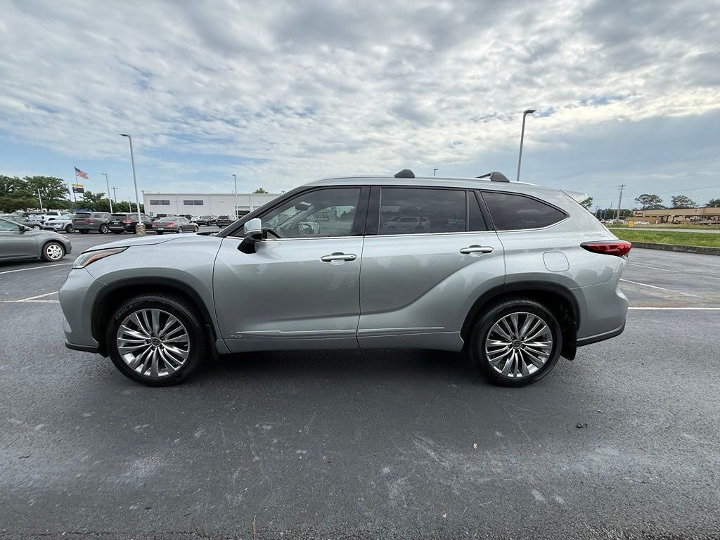 2023 Toyota Highlander Hybrid Platinum