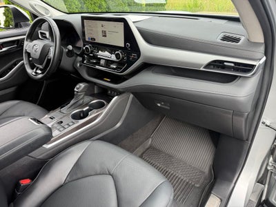 2023 Toyota Highlander Hybrid Platinum