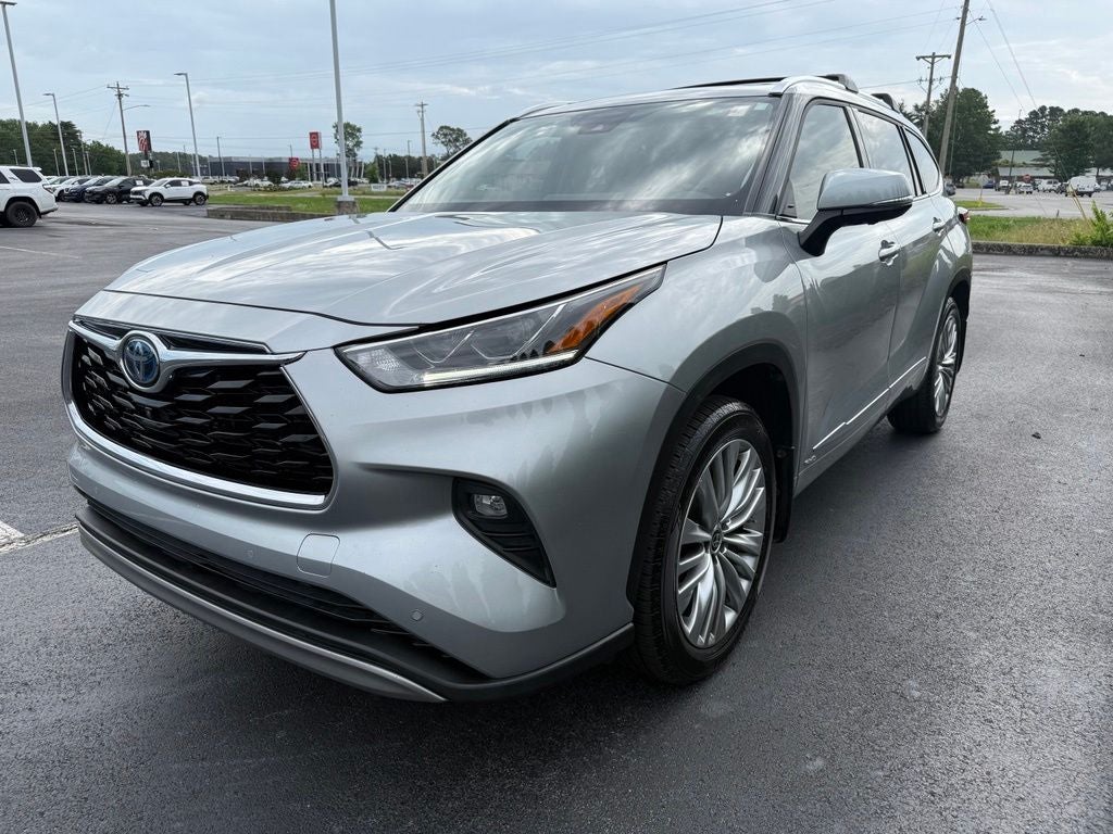 2023 Toyota Highlander Hybrid Platinum