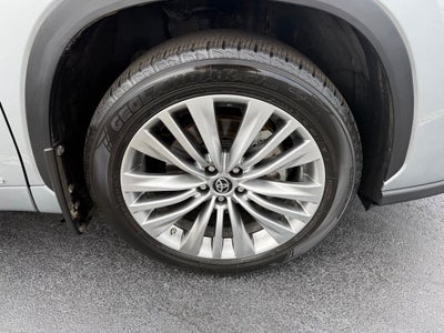 2023 Toyota Highlander Hybrid Platinum