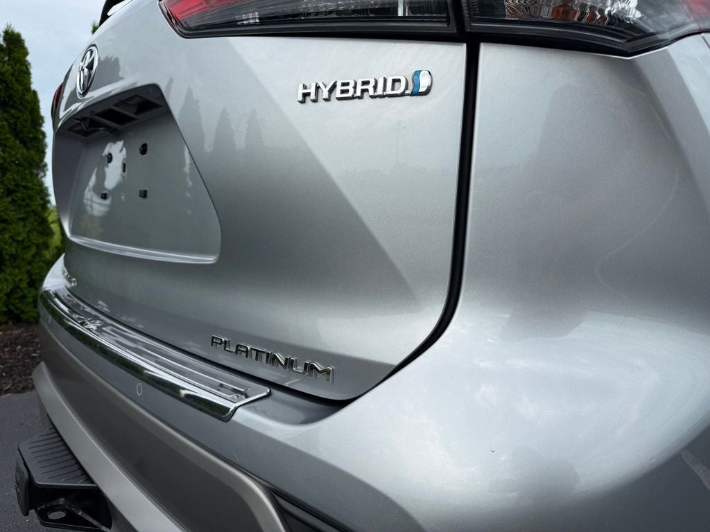 2023 Toyota Highlander Hybrid Platinum