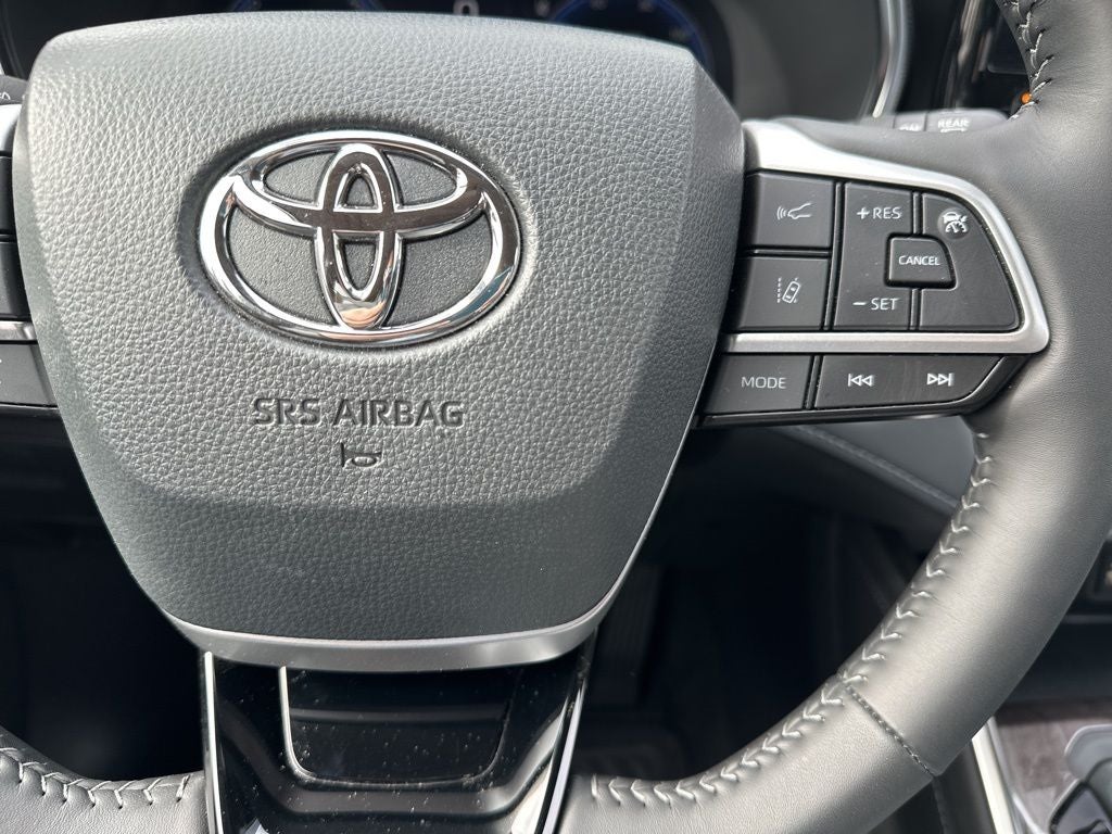 2025 Toyota Highlander Hybrid Platinum