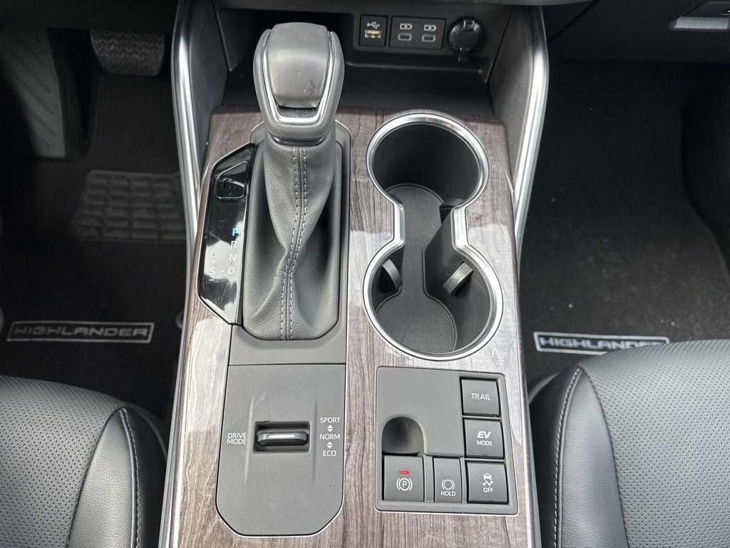 2025 Toyota Highlander Hybrid Platinum