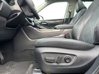2025 Toyota Highlander Hybrid Platinum