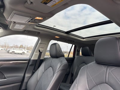 2025 Toyota Highlander Hybrid Platinum