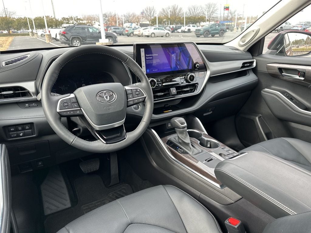 2025 Toyota Highlander Hybrid Platinum