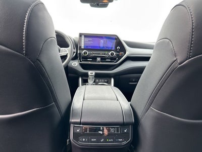 2025 Toyota Highlander Hybrid Platinum