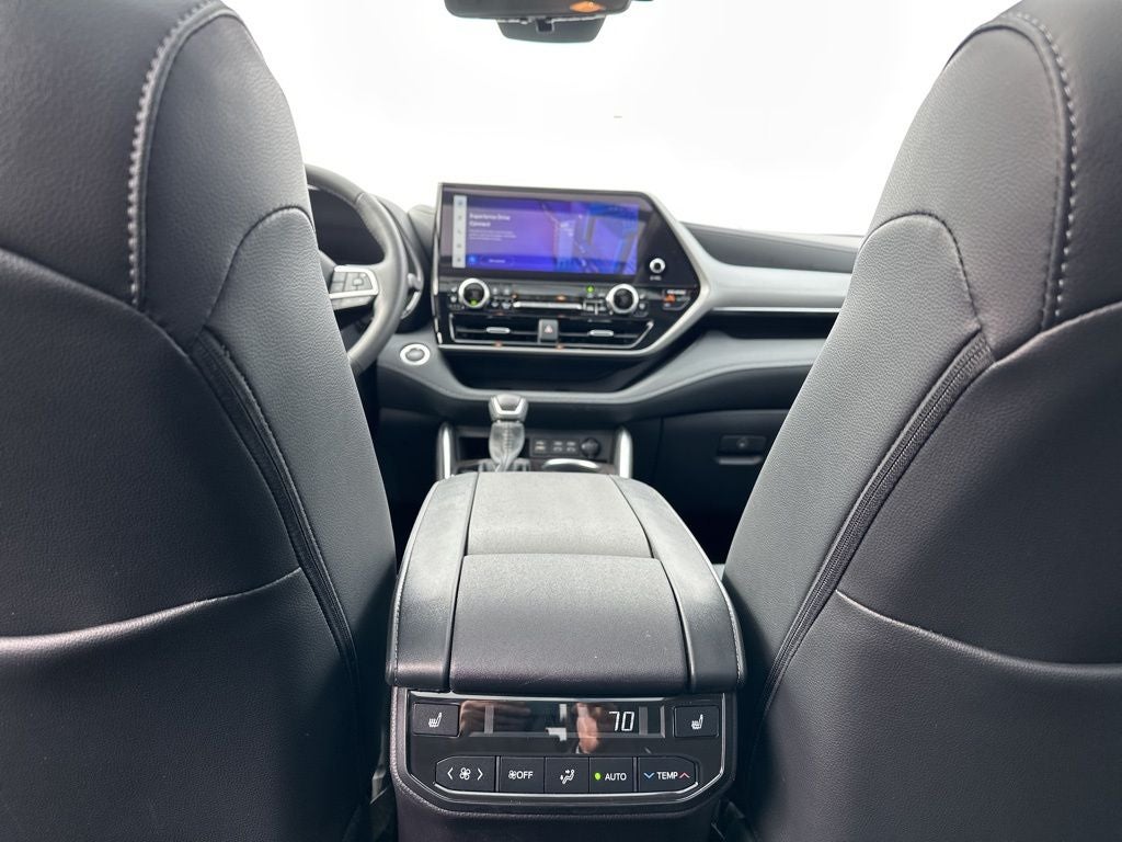 2025 Toyota Highlander Hybrid Platinum