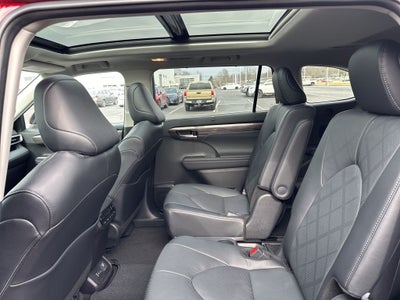 2025 Toyota Highlander Hybrid Platinum