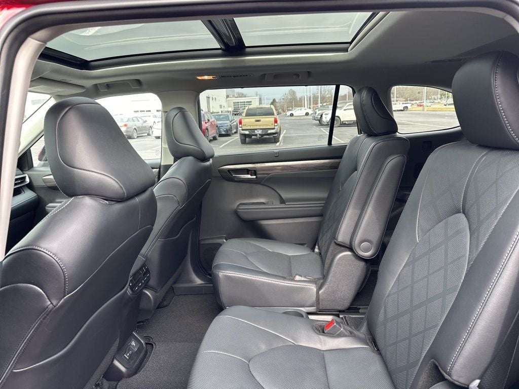 2025 Toyota Highlander Hybrid Platinum