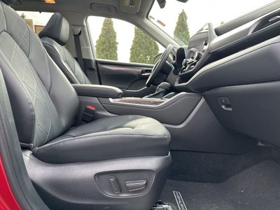 2025 Toyota Highlander Hybrid Platinum