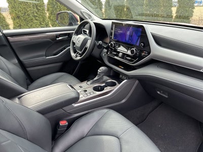 2025 Toyota Highlander Hybrid Platinum