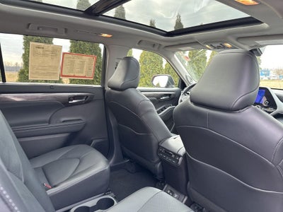 2025 Toyota Highlander Hybrid Platinum