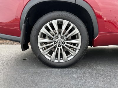 2025 Toyota Highlander Hybrid Platinum