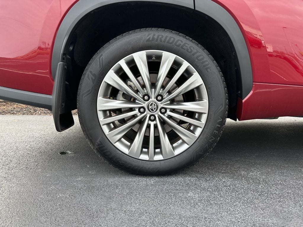 2025 Toyota Highlander Hybrid Platinum