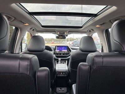 2025 Toyota Highlander Hybrid Platinum