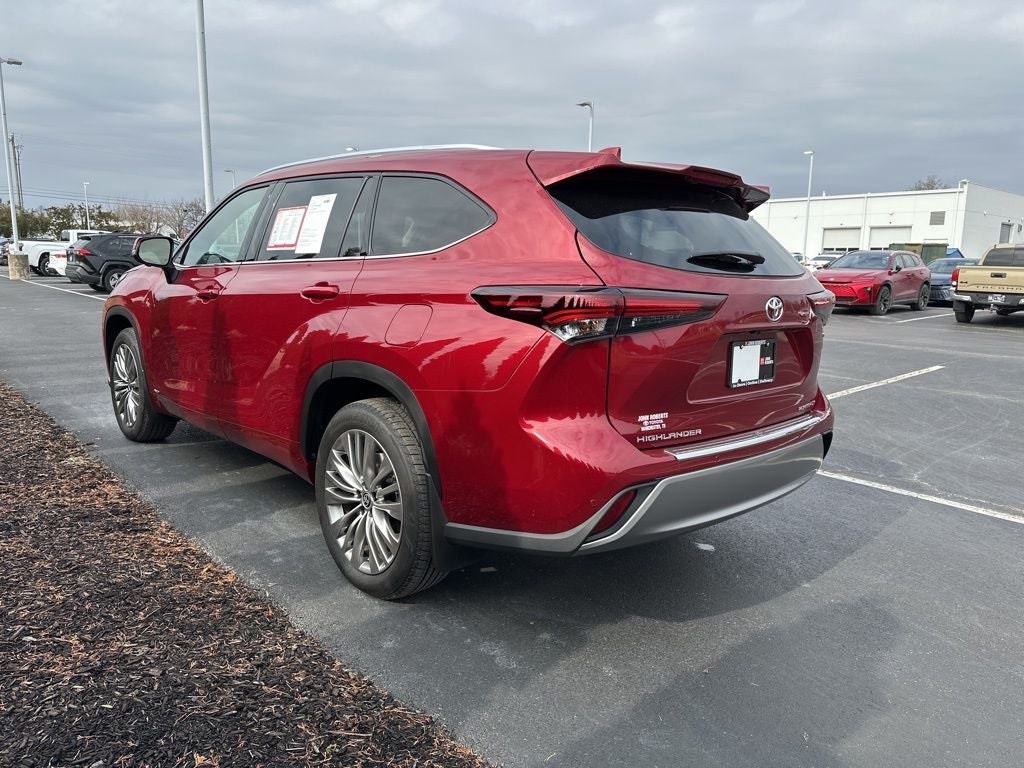 2025 Toyota Highlander Hybrid Platinum