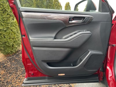 2025 Toyota Highlander Hybrid Platinum