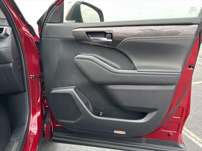 2025 Toyota Highlander Hybrid Platinum