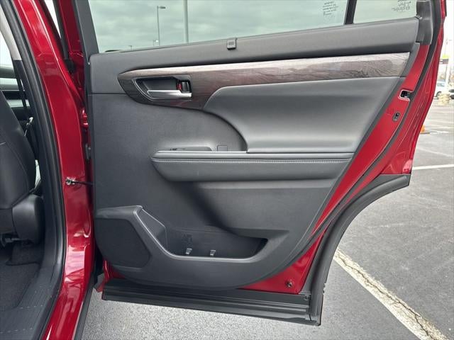 2025 Toyota Highlander Hybrid Platinum