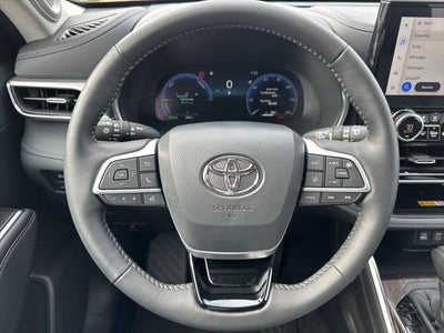 2025 Toyota Highlander Hybrid Platinum